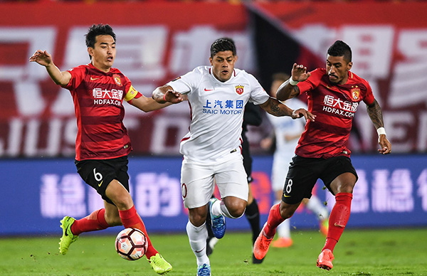 足球欧冠历史纪录被打破，网友：见证传奇（欧冠历史纪录改写，网友直呼：见证传奇时刻）