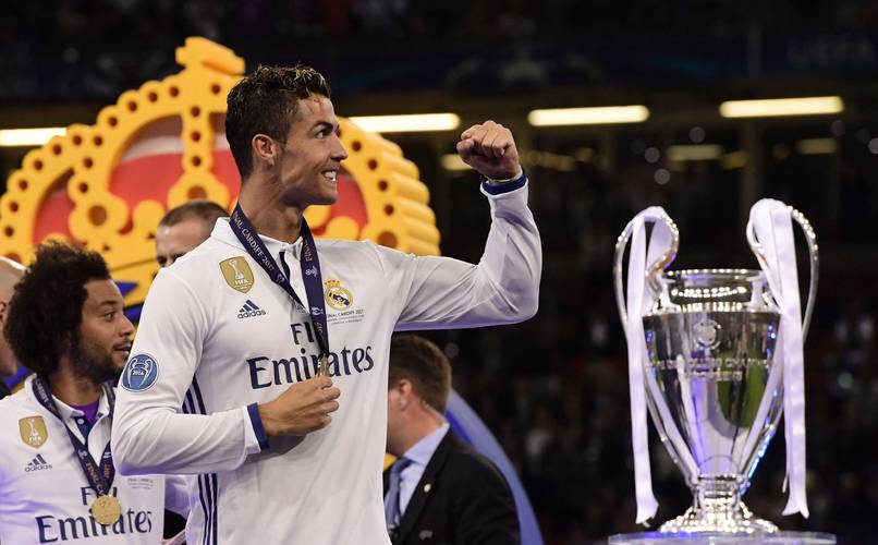 DO：巴萨、曼城、巴黎都有意阿克利乌什，他更可能明夏转会（DO：巴萨、曼城、巴黎均有意阿克利乌什，明夏转会可能性更大）