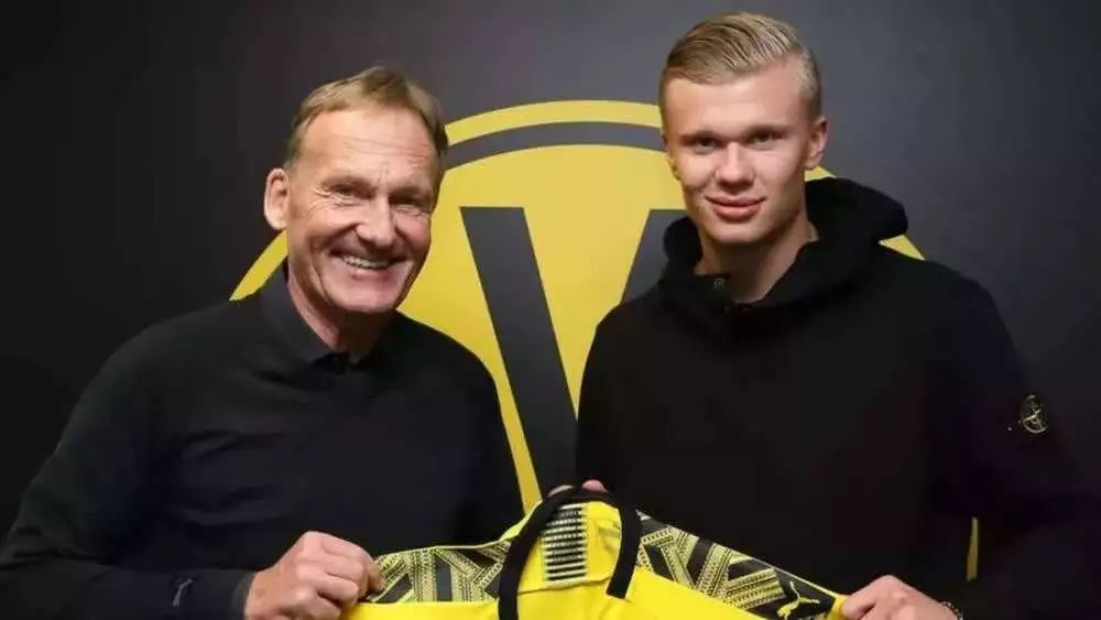 斯基拉：拜仁正与格纳布里商谈续约至2028年，含2029年选项（斯基拉：拜仁与格纳布里就续约进行谈判，合同至2028且含2029年选项）