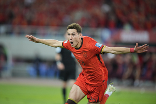 切尔西利物浦失分，利兹联逃离降级区，英超积分榜最新出炉（切尔西、利物浦丢分，利兹联暂脱降级区，英超最新积分榜揭晓）