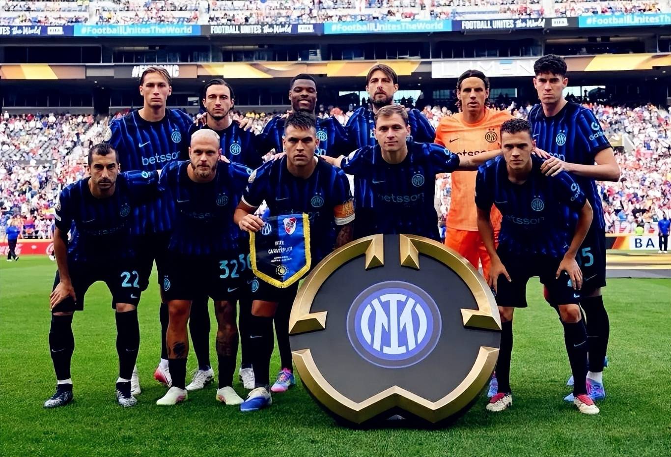 马卡：阿劳霍目前最有可能是在圣诞假期后回归巴萨（马卡报：阿劳霍大概率将在圣诞假期结束后回归巴萨）