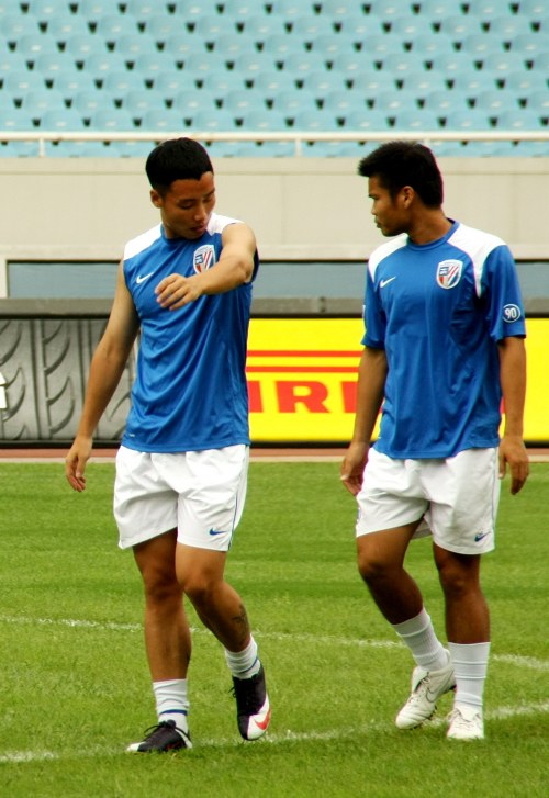 3C：退役三天前我和莱万说不想再为任何球队踢球，除非是巴萨（3C：退役前三天我告诉莱万，除了巴萨，我不会再为任何球队效力）