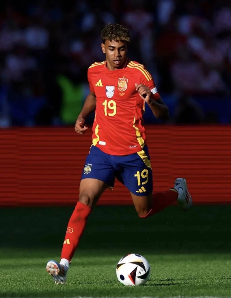 弗里克西甲场均积分2.36，执教50+场主帅中仅次于瓜帅和穆帅（弗里克西甲场均2.36分，50+场主帅中仅逊瓜迪奥拉与穆里尼奥）